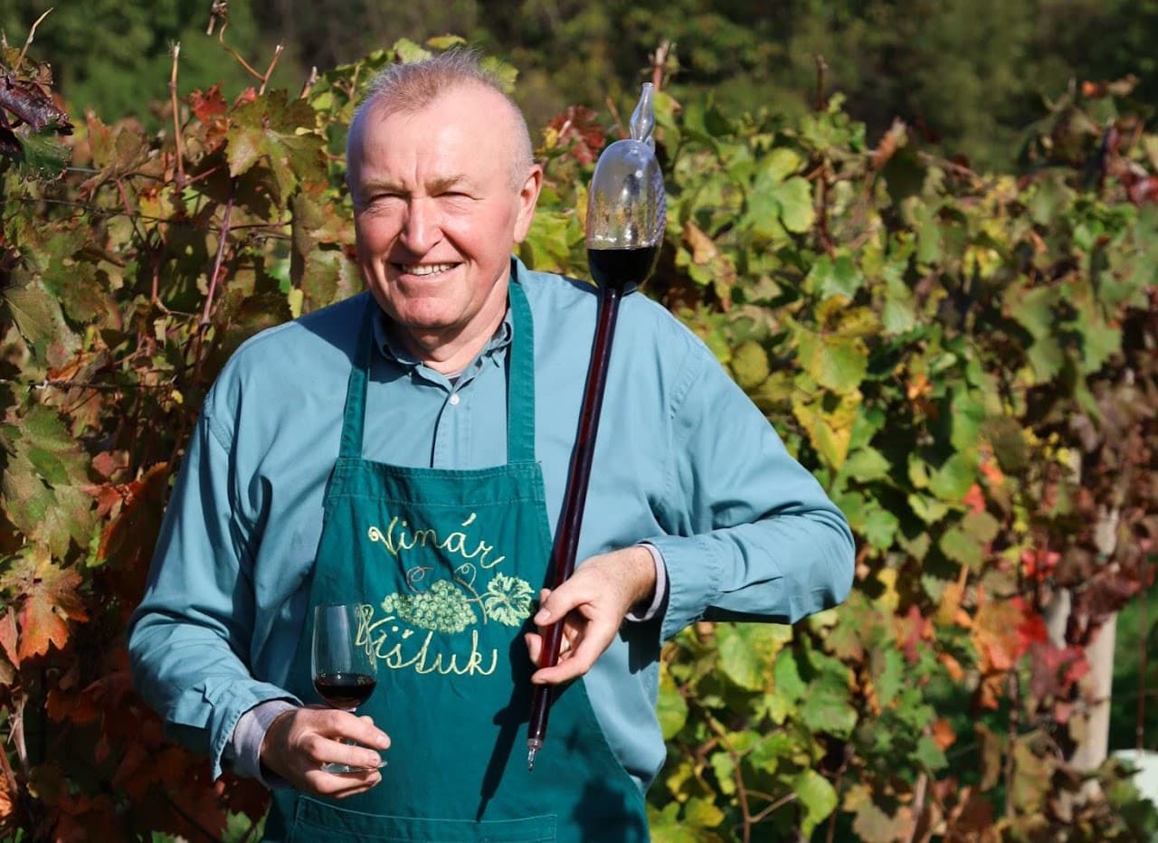 PhDr. Miroslav Kuric, autor monografie